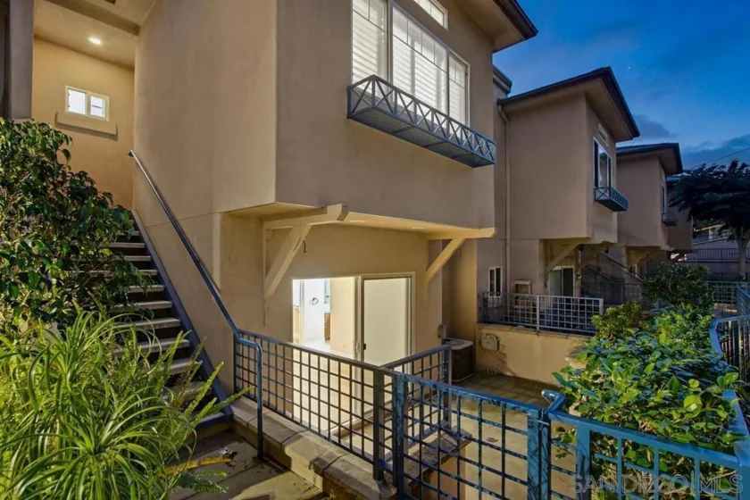 2078 San Diego photo 21