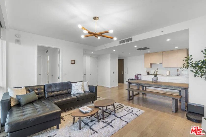 877 Francisco Street #1116 photo 16