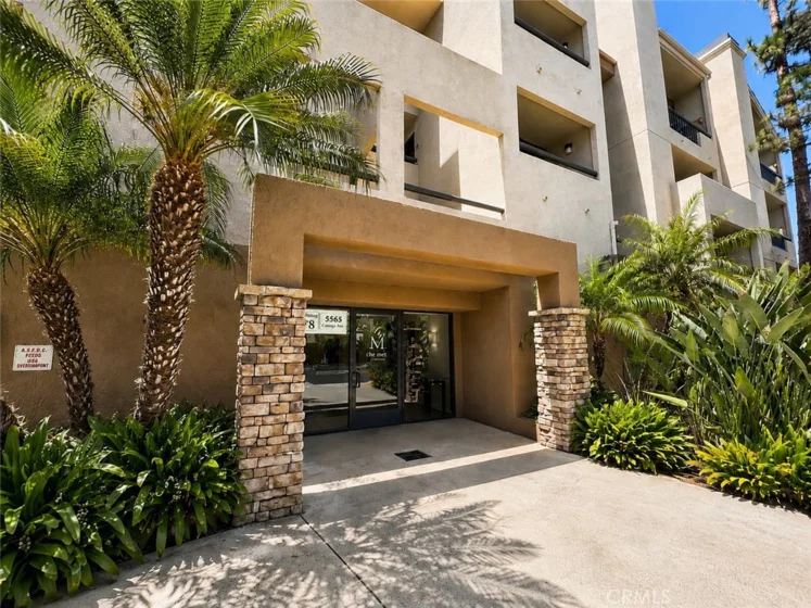 5565 Canoga Avenue #207 photo 16