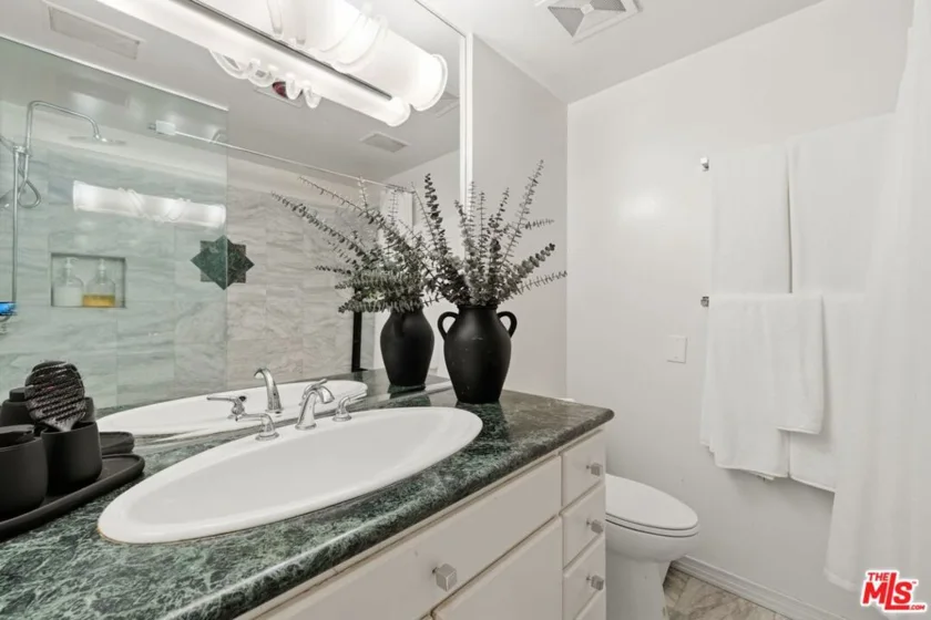 10751 Wilshire Boulevard #1206 photo 5