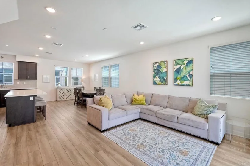 437 Carina Glen photo 10