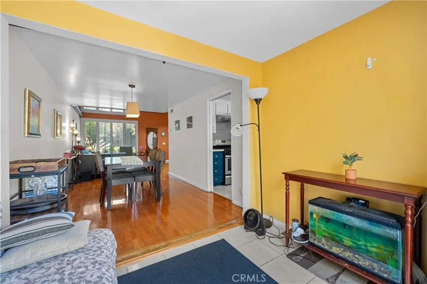 16745 Vanowen photo 10