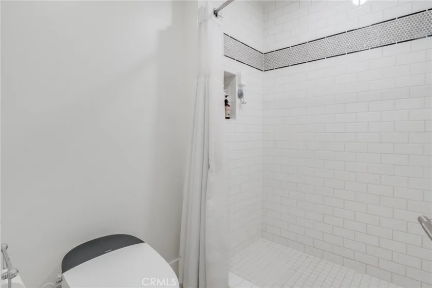 6330 Riviera photo 35