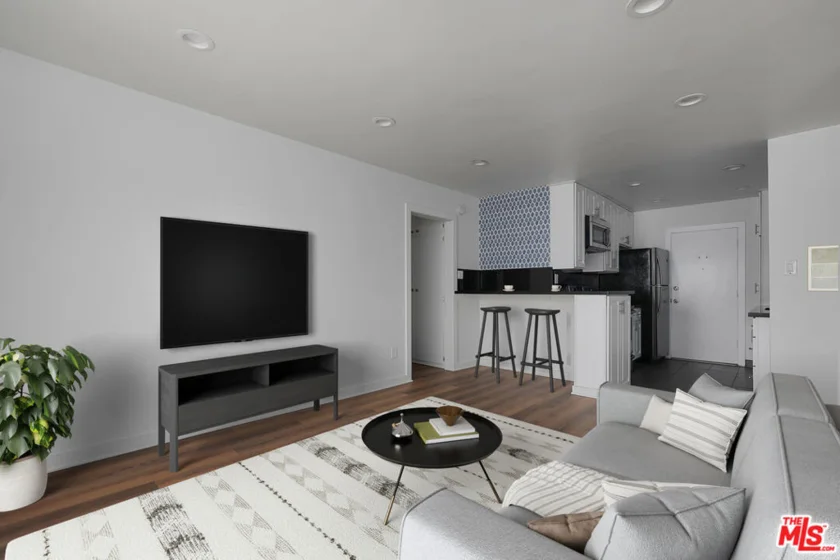 960 Larrabee Street #218 photo 1