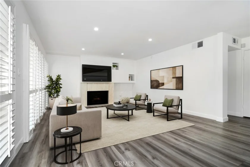 5255 Coldwater Canyon Avenue #E photo 2
