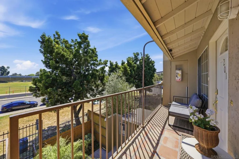 4775 Seminole Drive #201 photo 2