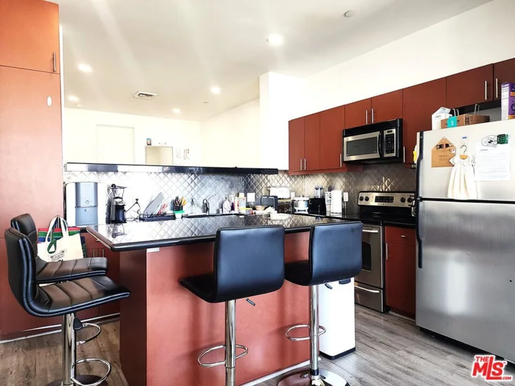 3810 Wilshire Boulevard #1706 photo 7