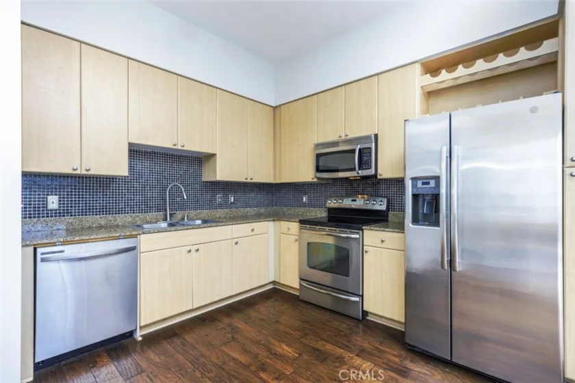 388 E Ocean Boulevard #1415 photo 2