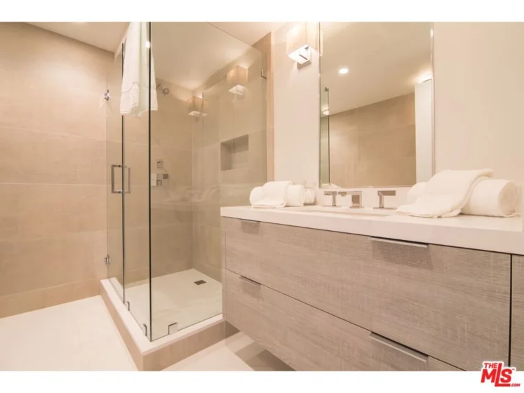838 N Doheny Drive #302 photo 9