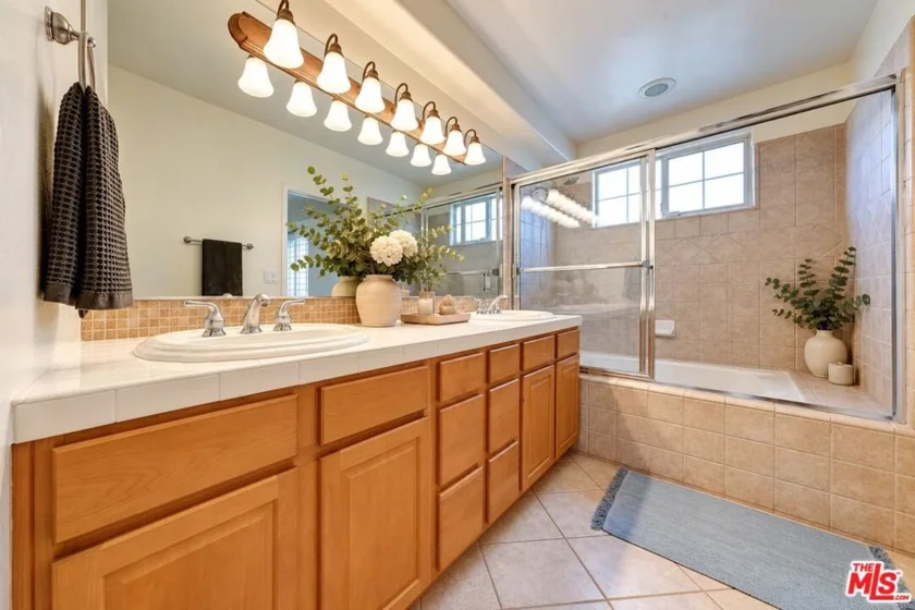 14544 Margate Street #4 photo 9