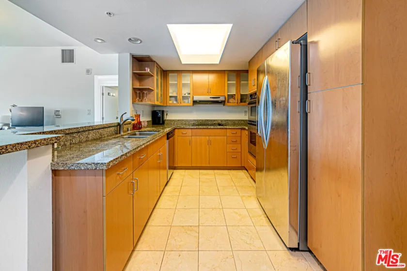 13700 Marina Pointe Drive #1018 photo 5