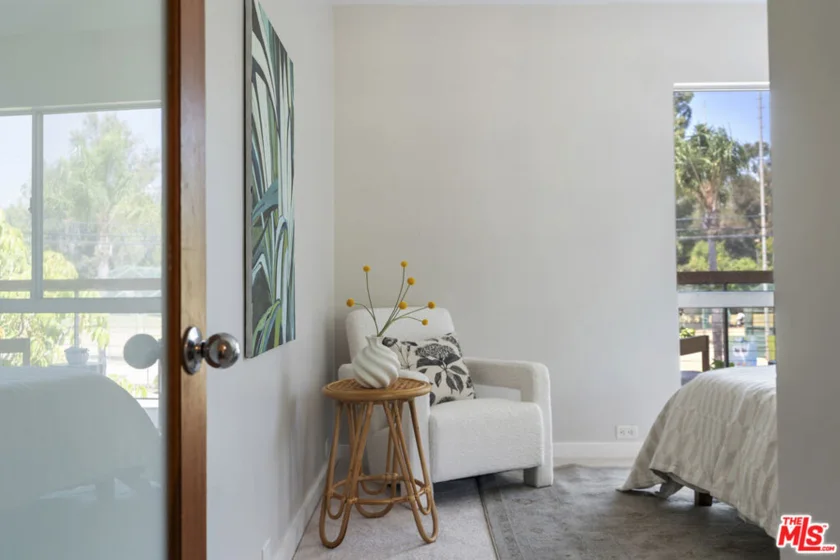 330 S Barrington Avenue #201 photo 9