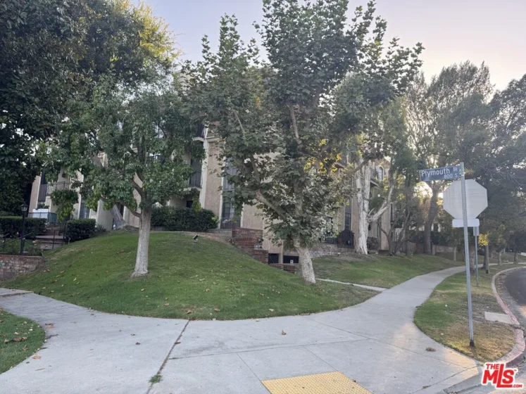 801 S Plymouth Boulevard #302 photo 2