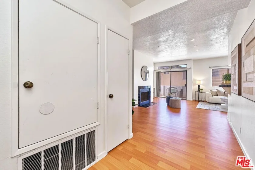 431 S Kingsley Drive #205 photo 3
