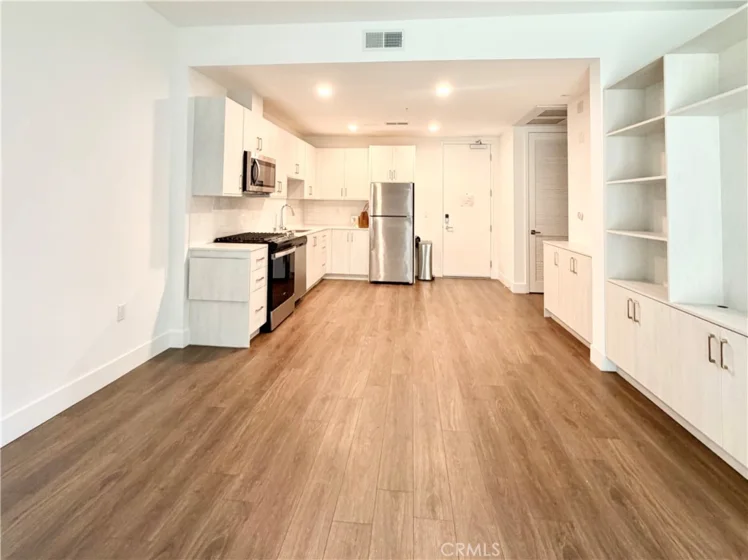 709 E Walnut Street #222 photo 3