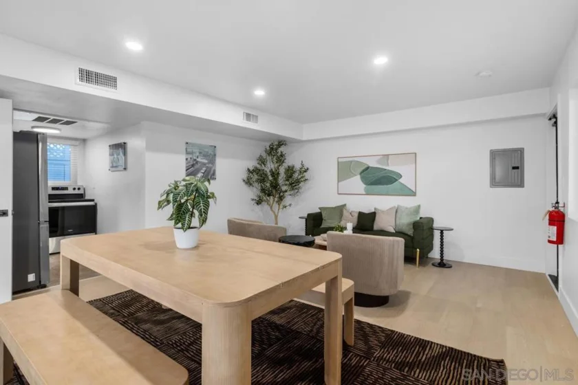 1030 Robinson Avenue #210 photo 34