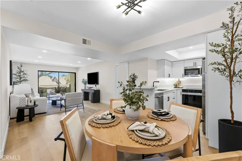 278 N Wilshire #B31 photo 2