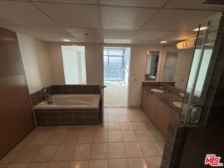 13700 Marina Pointe Drive #1219 photo 28