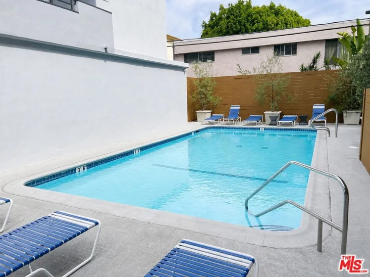 1250 N Kings Road #506 photo 3