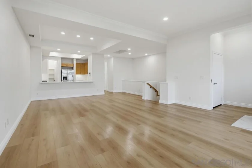 2078 San Diego photo 32