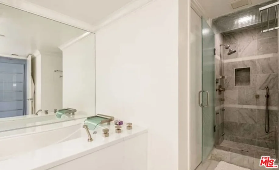 10350 Wilshire Boulevard #404 photo 14