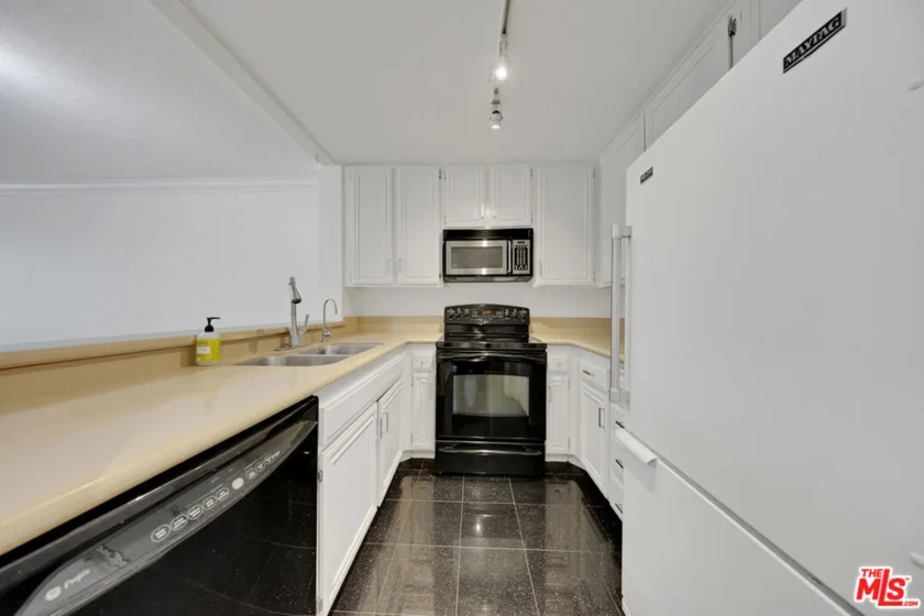 121 S Hope Street #429 photo 4