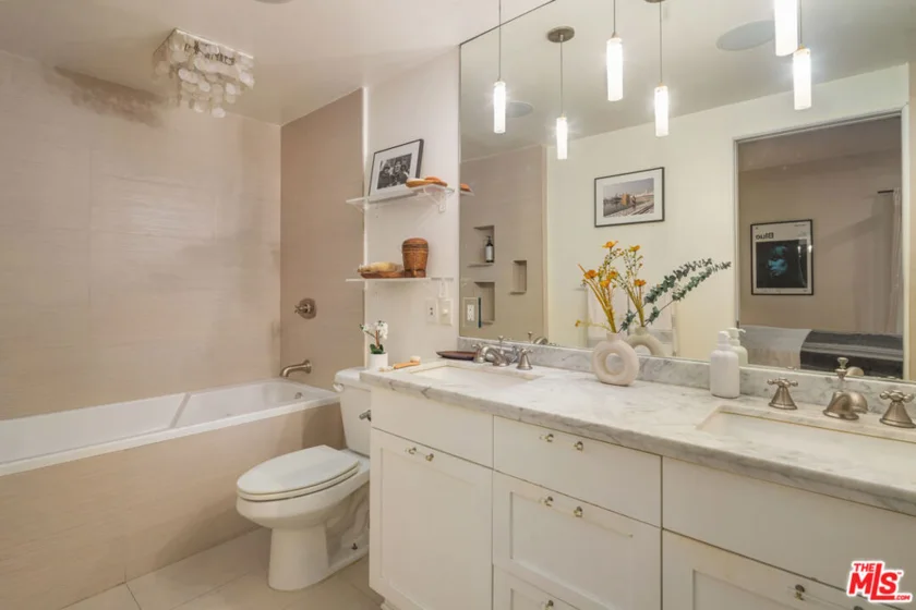 1133 N Clark Street #103 photo 20