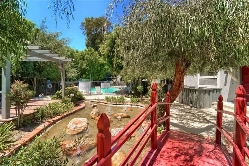 18100 Burbank Boulevard #26 photo 1