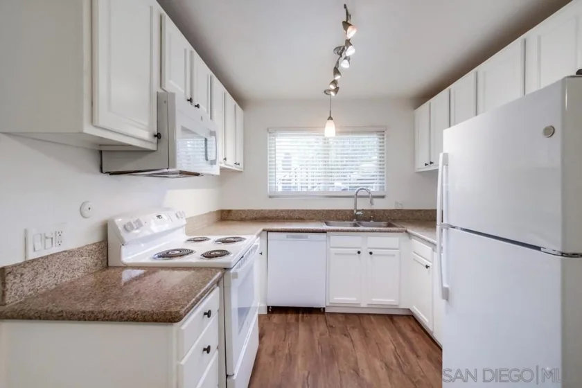 391 Emerald Avenue #6 photo 1