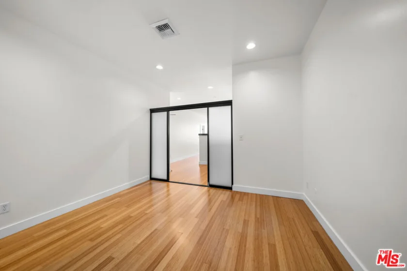 3810 Wilshire Boulevard #1801 photo 5