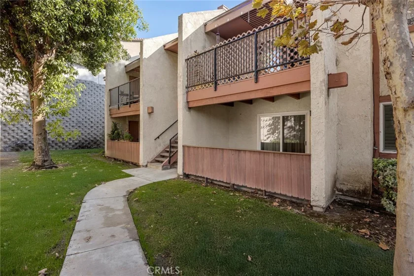 1052 S Idaho #19 photo 1