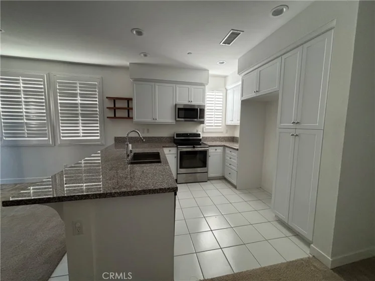 1422 N Harbor photo 4