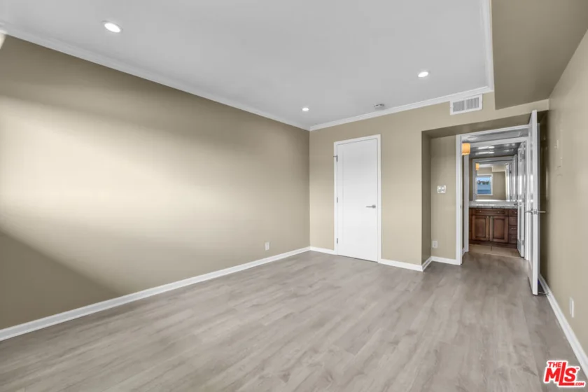 1250 N Kings Road #506 photo 37