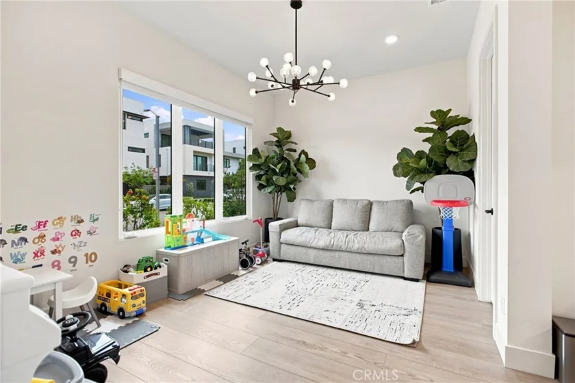 16311 Veterans Way photo 17