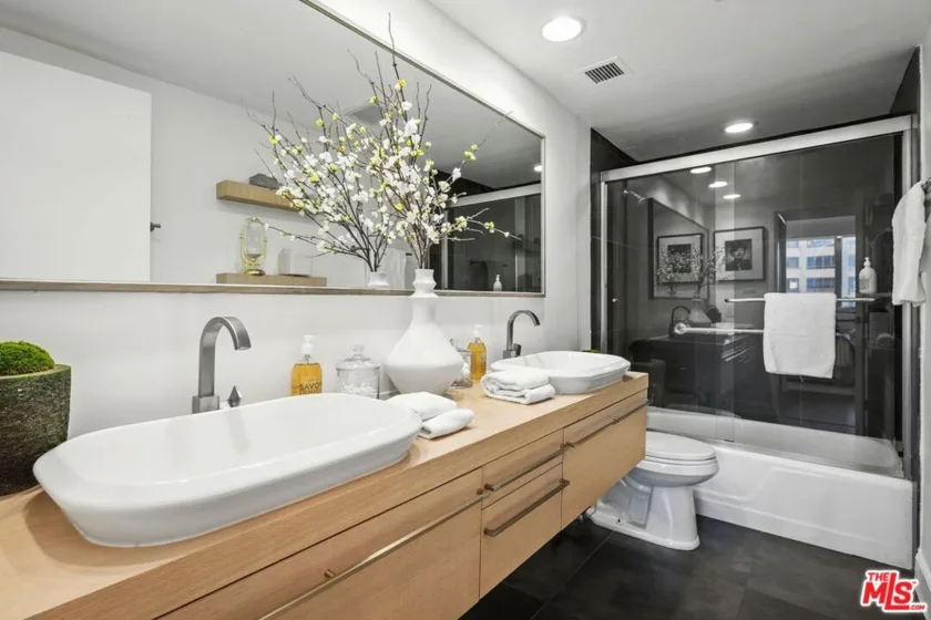 10433 Wilshire Boulevard #602 photo 5