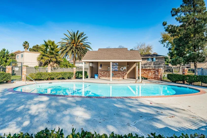 904 Amistad Court #C photo 25
