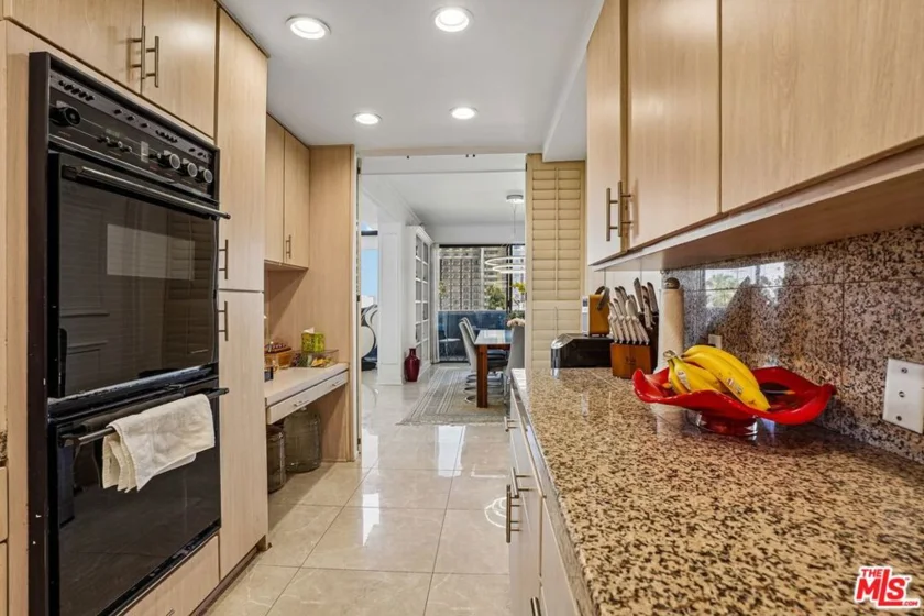 325 N Oakhurst Drive #PH2 photo 19