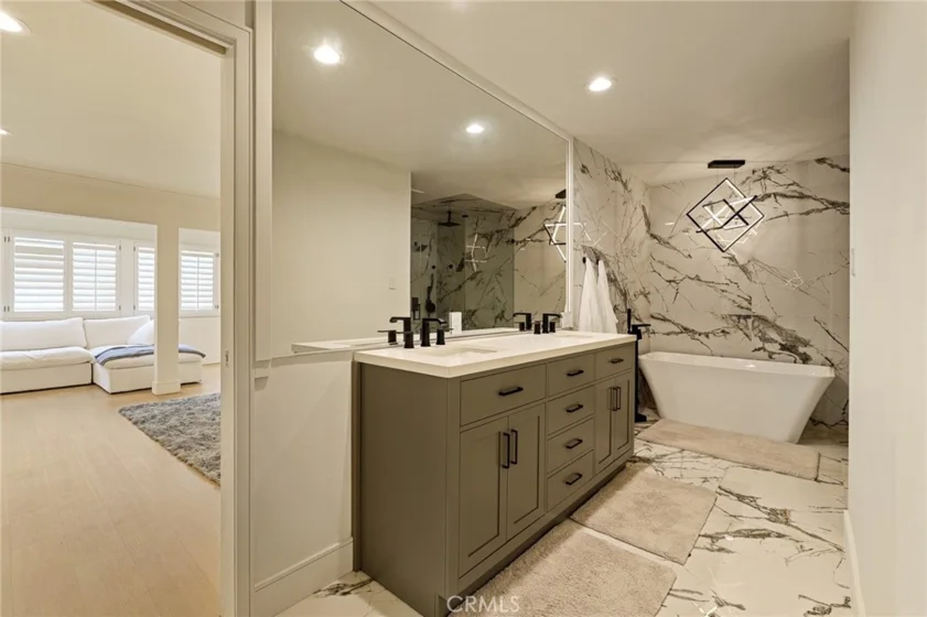 5315 Yarmouth Avenue #104 photo 18