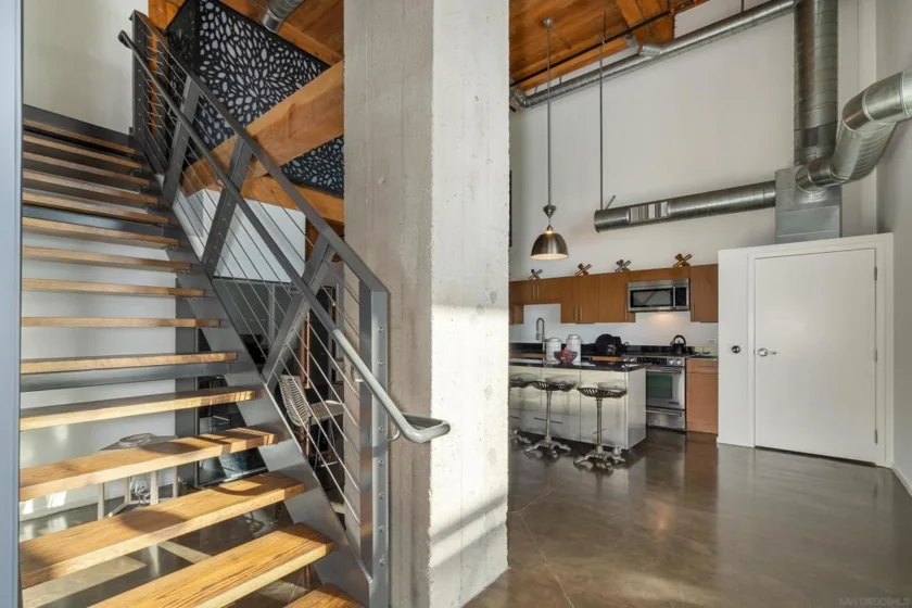 530 S Hewitt Street #131 photo 17