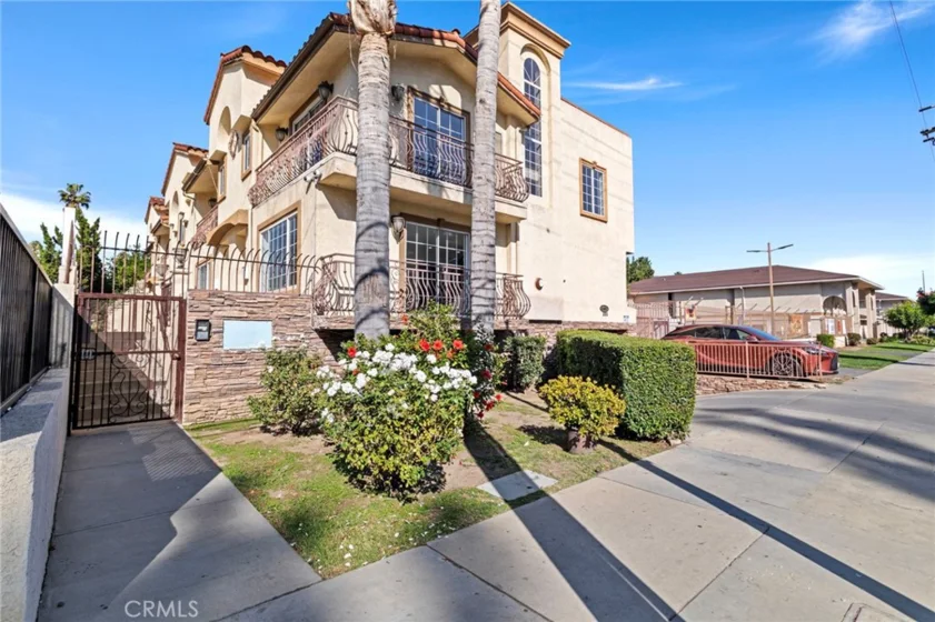 14957 Victory Boulevard #101 photo 1
