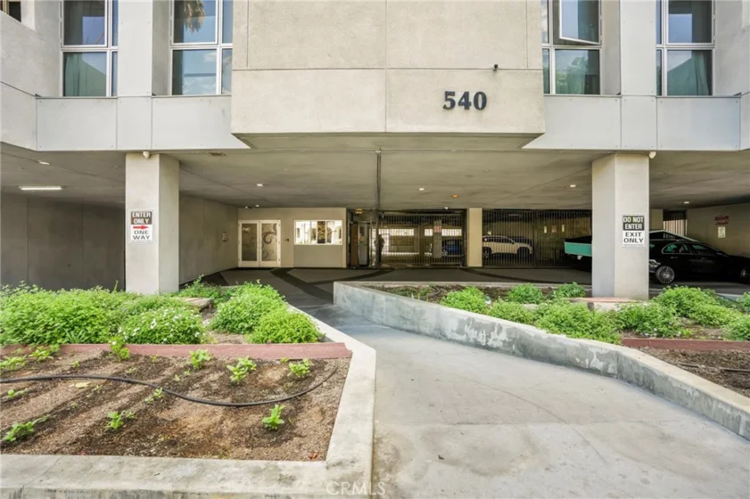 540 S Kenmore Avenue #203 photo 33