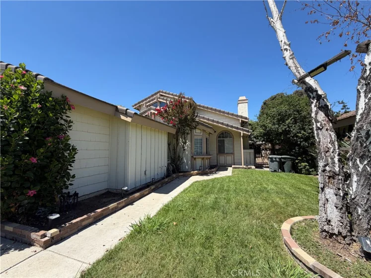 30612 Hollyberry Lane photo 2