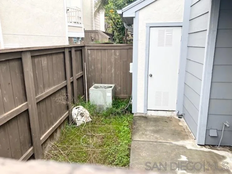 2162 Kings View Circle photo 1