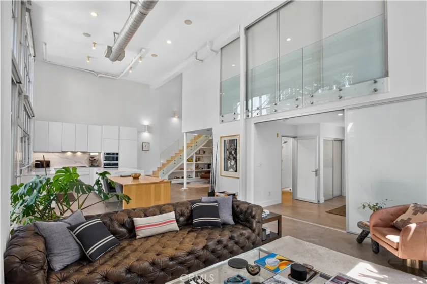 1037 N Laurel Avenue #1 photo 6