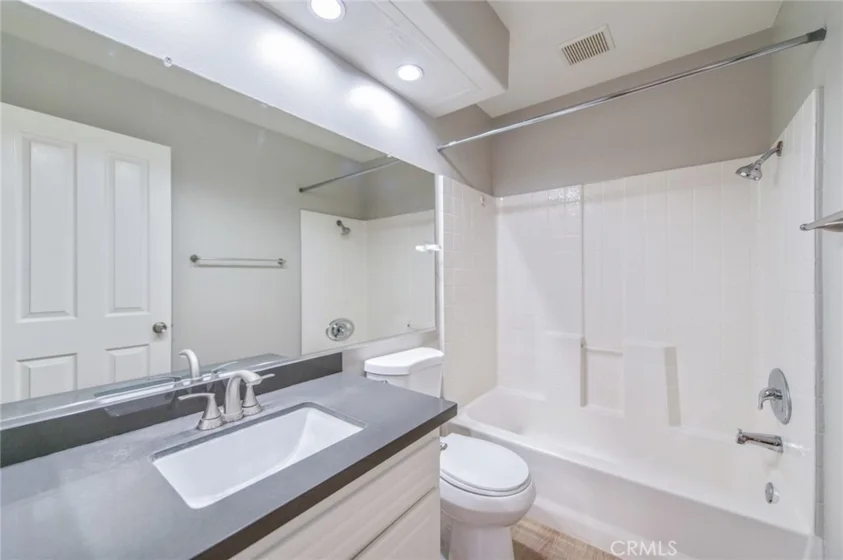2645 Dunstan photo 19