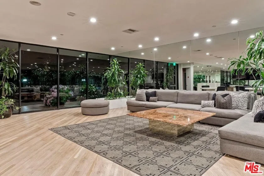 10350 Wilshire Boulevard #1102 photo 29