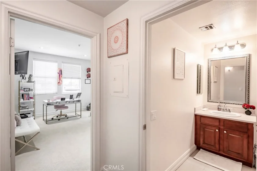 14242 Burbank #307 photo 24
