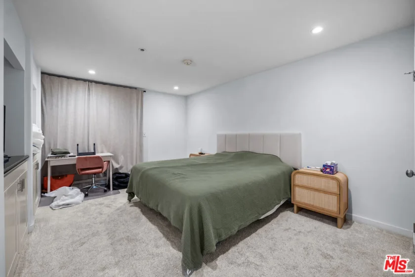 121 S Hope Street #517 photo 34