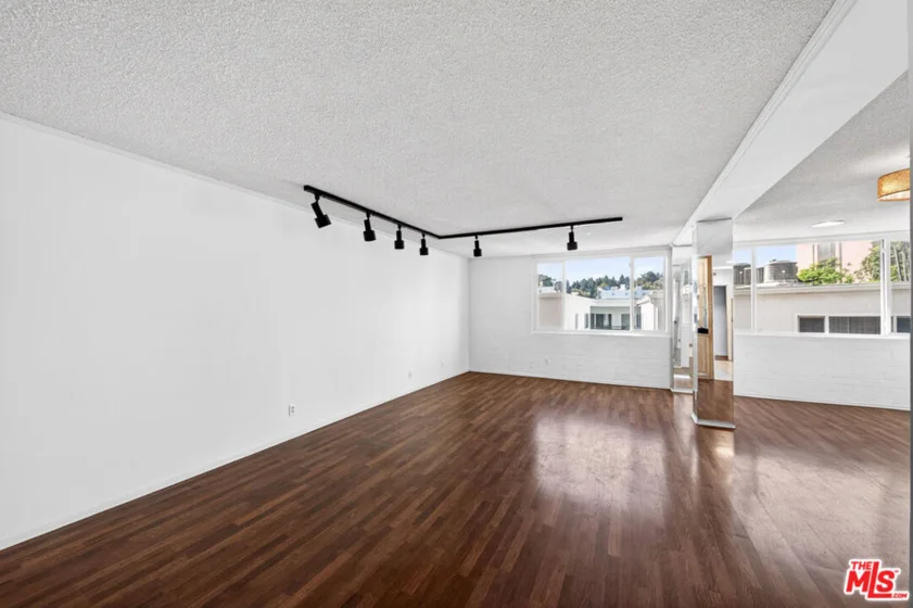 540 Kelton Avenue #402 photo 29
