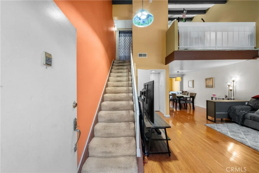 16745 Vanowen photo 24